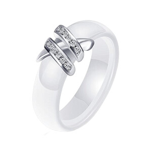 Bague blanc avec la ligne de zircone